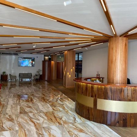 Murex Plaza Hotel & Suites Монровія Екстер'єр фото