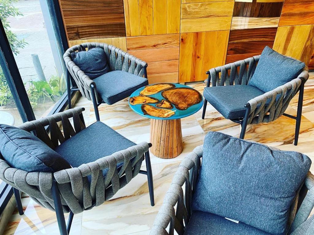 Murex Plaza Hotel & Suites Монровія Екстер'єр фото