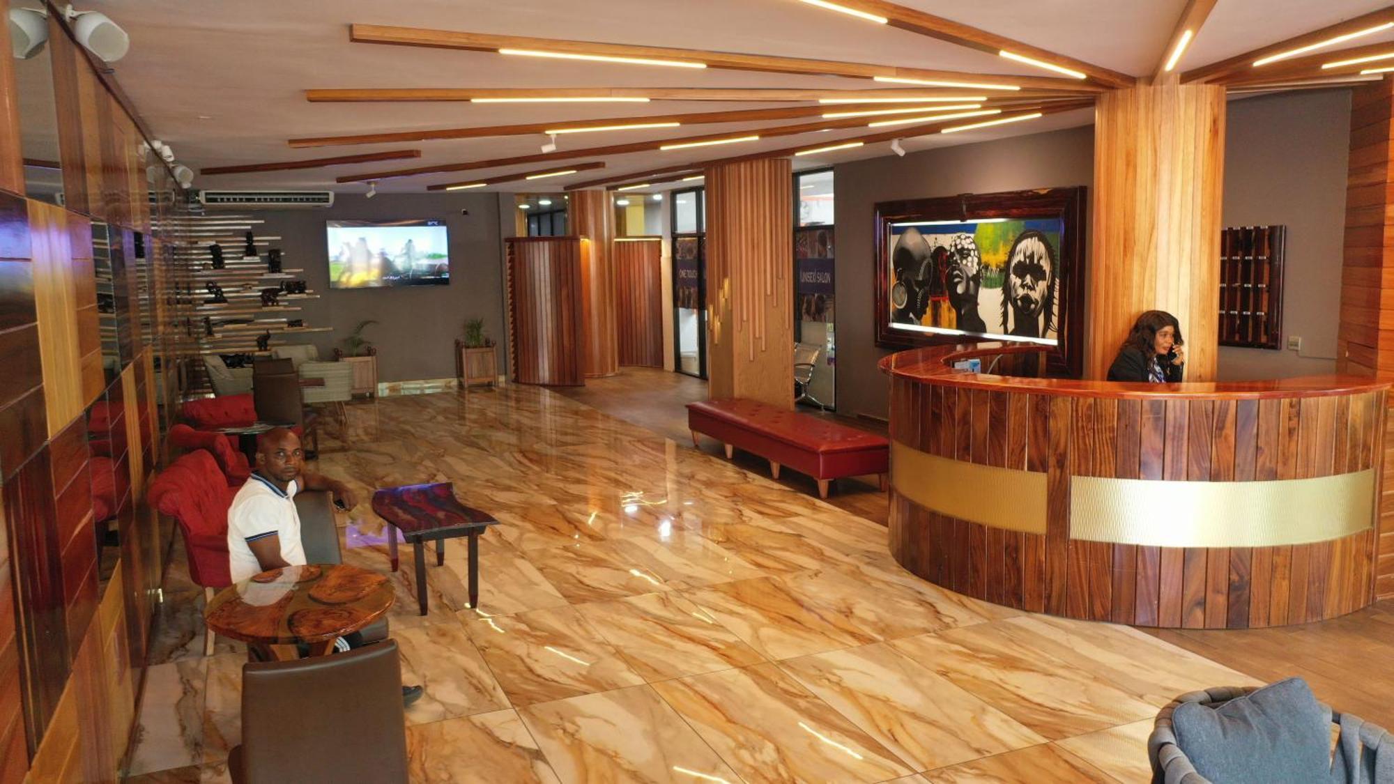 Murex Plaza Hotel & Suites Монровія Екстер'єр фото