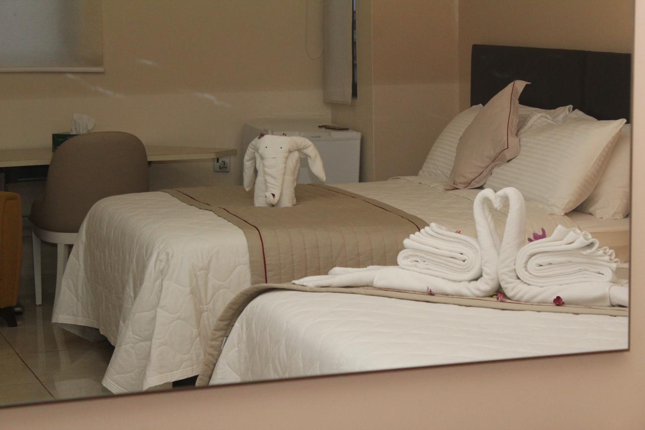 Murex Plaza Hotel & Suites Монровія Екстер'єр фото