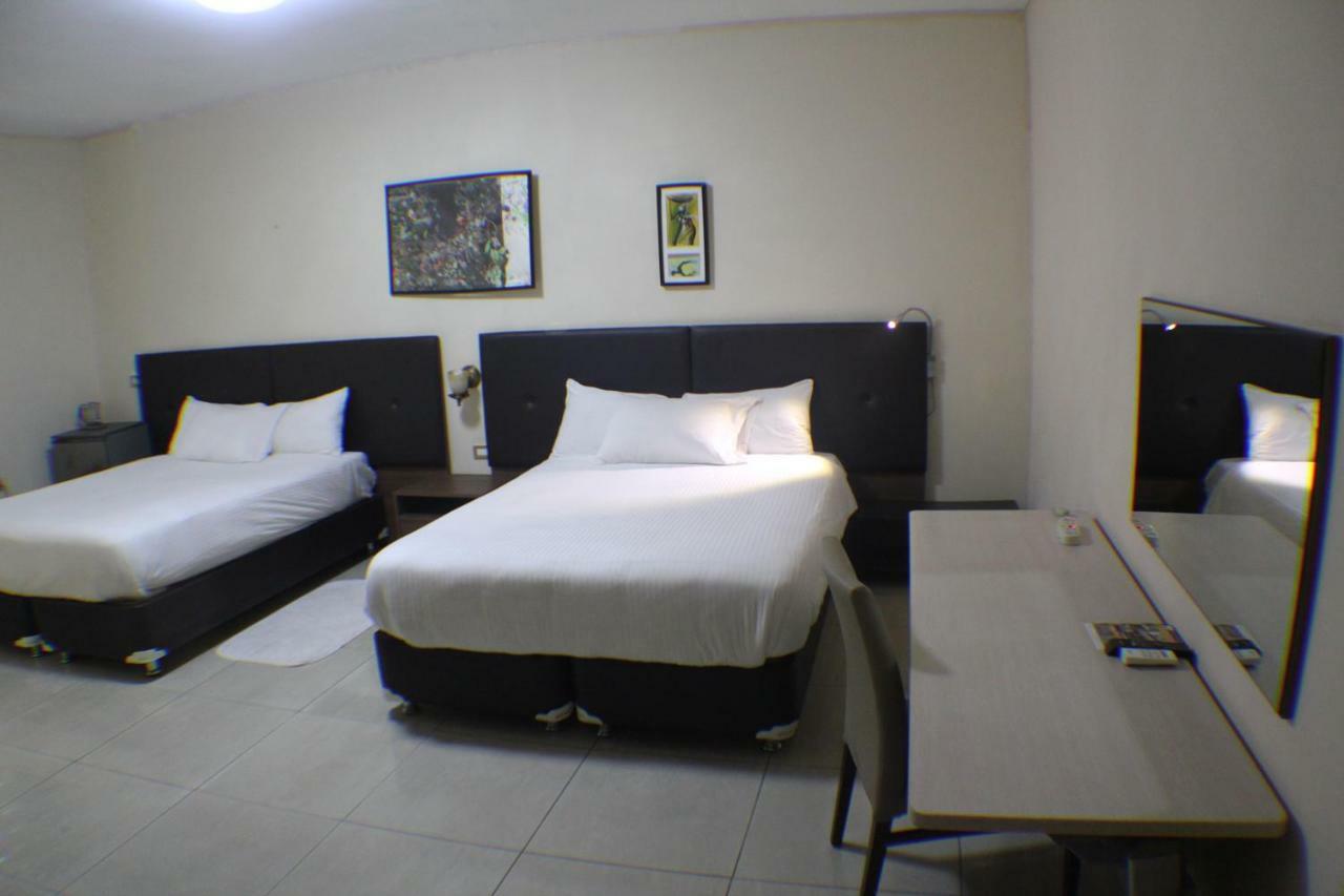 Murex Plaza Hotel & Suites Монровія Екстер'єр фото