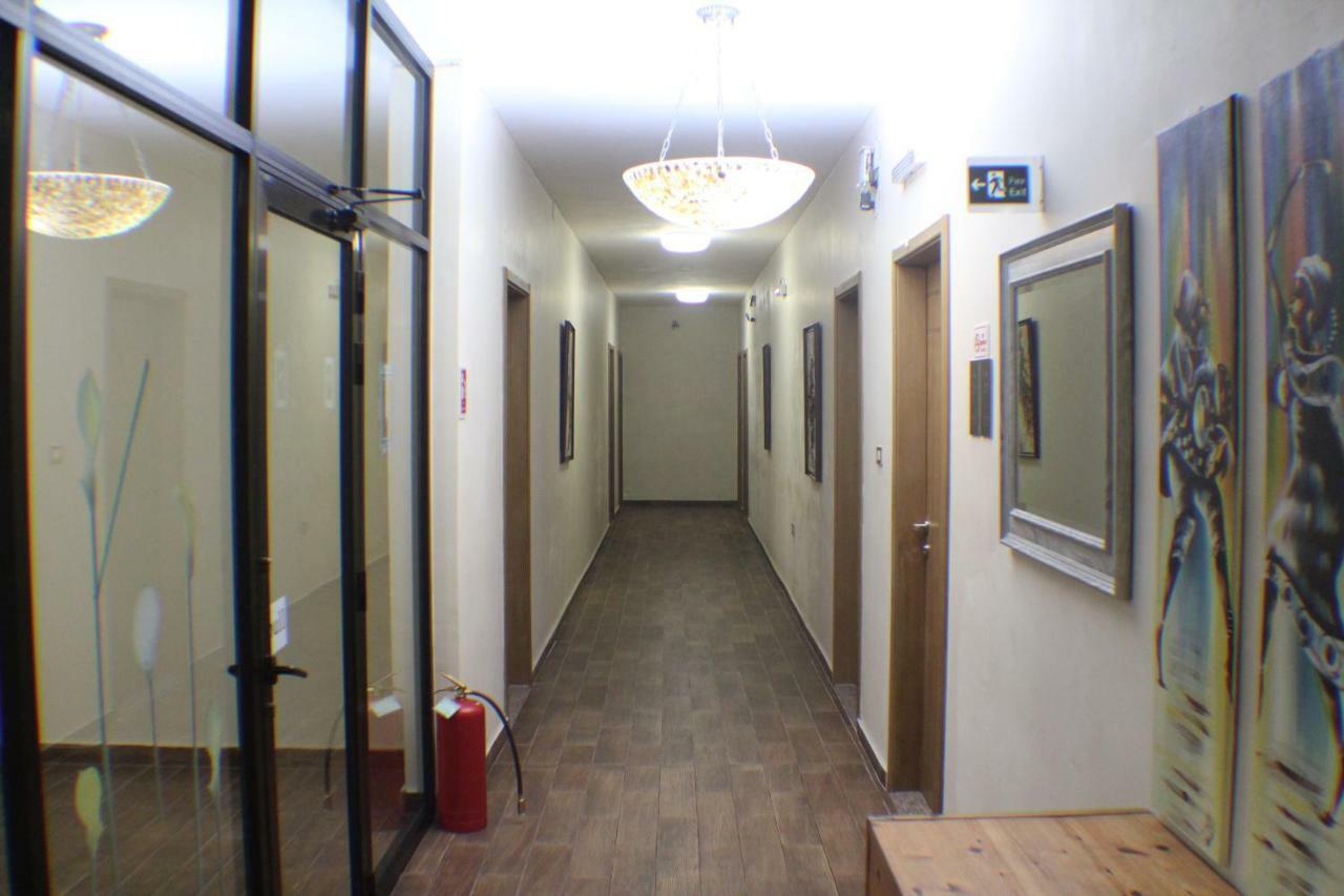 Murex Plaza Hotel & Suites Монровія Екстер'єр фото